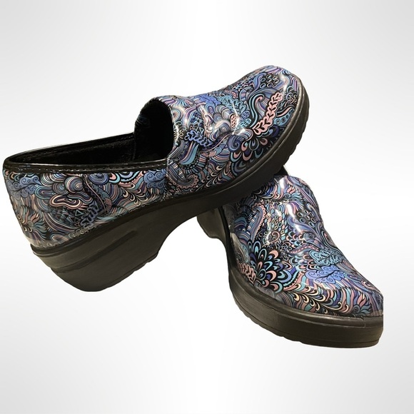 Easy street clogs multi color paisley design women’s size‎ 8 wide. - Picture 1 of 4